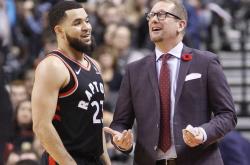 开元体育包含多伦多猛龙训练开放日，清晨主帅复盘引欢呼，欧篮联在即，训练强度明显提升的词条