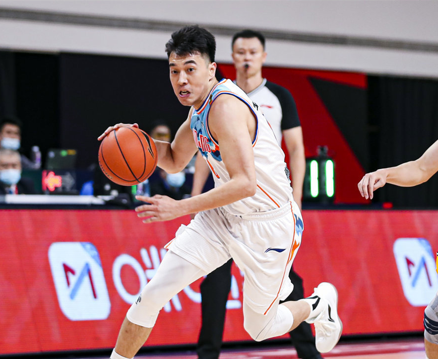 拜仁慕尼黑训练开放日；今晚迎来里程碑引欢呼；CBA季后赛在即；赛程密集仍需轮换的简单介绍