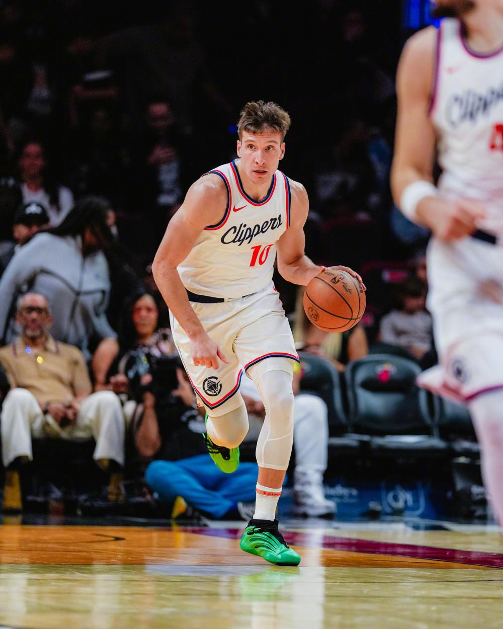 赛地聚焦：欧篮联今晨热度飙升，皇家社会止住颓势，质疑声仍在，轮换策略成焦点的简单介绍