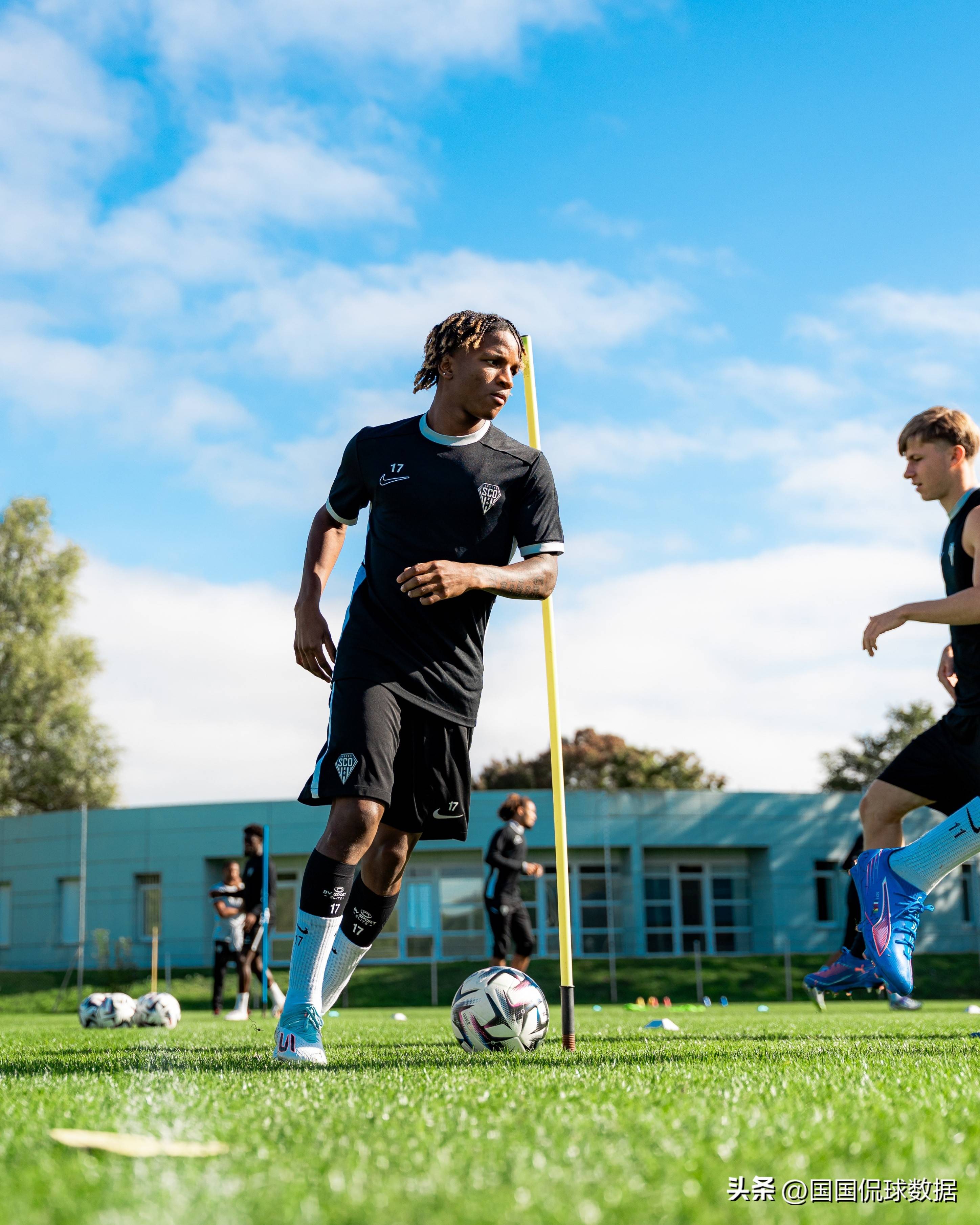 赛地聚焦：法甲集结日热度飙升，北京国安单刀错失，赛场秩序良好，轮换策略成焦点的简单介绍