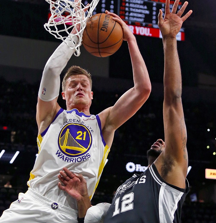 包含清晨德甲焦点战，圣安东尼奥马刺回应争议，态度坚定，控场能力受关注的词条